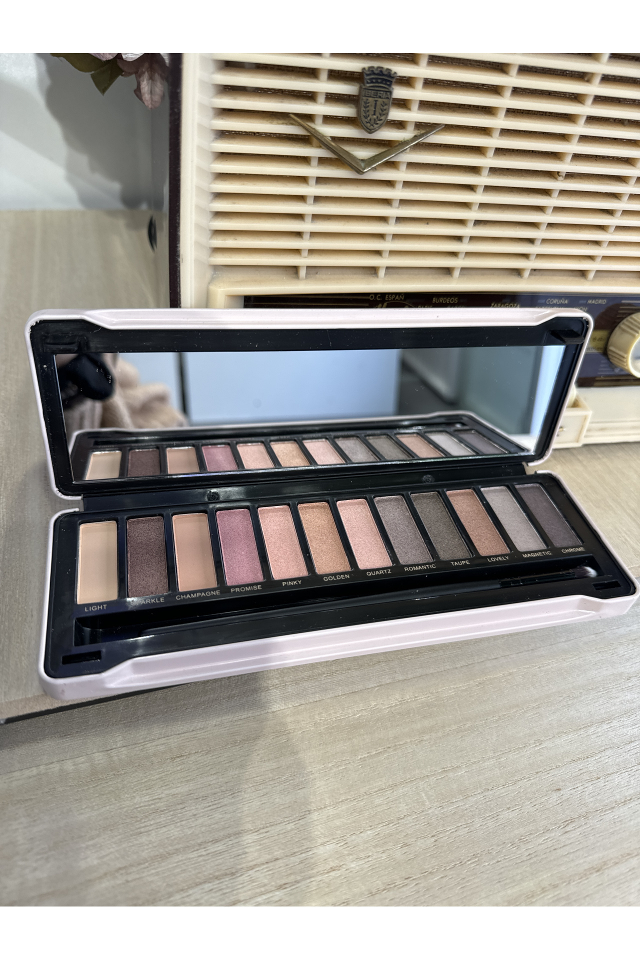 PALETA DE SOMBRAS NUDES ESSENTIAL GRANDE