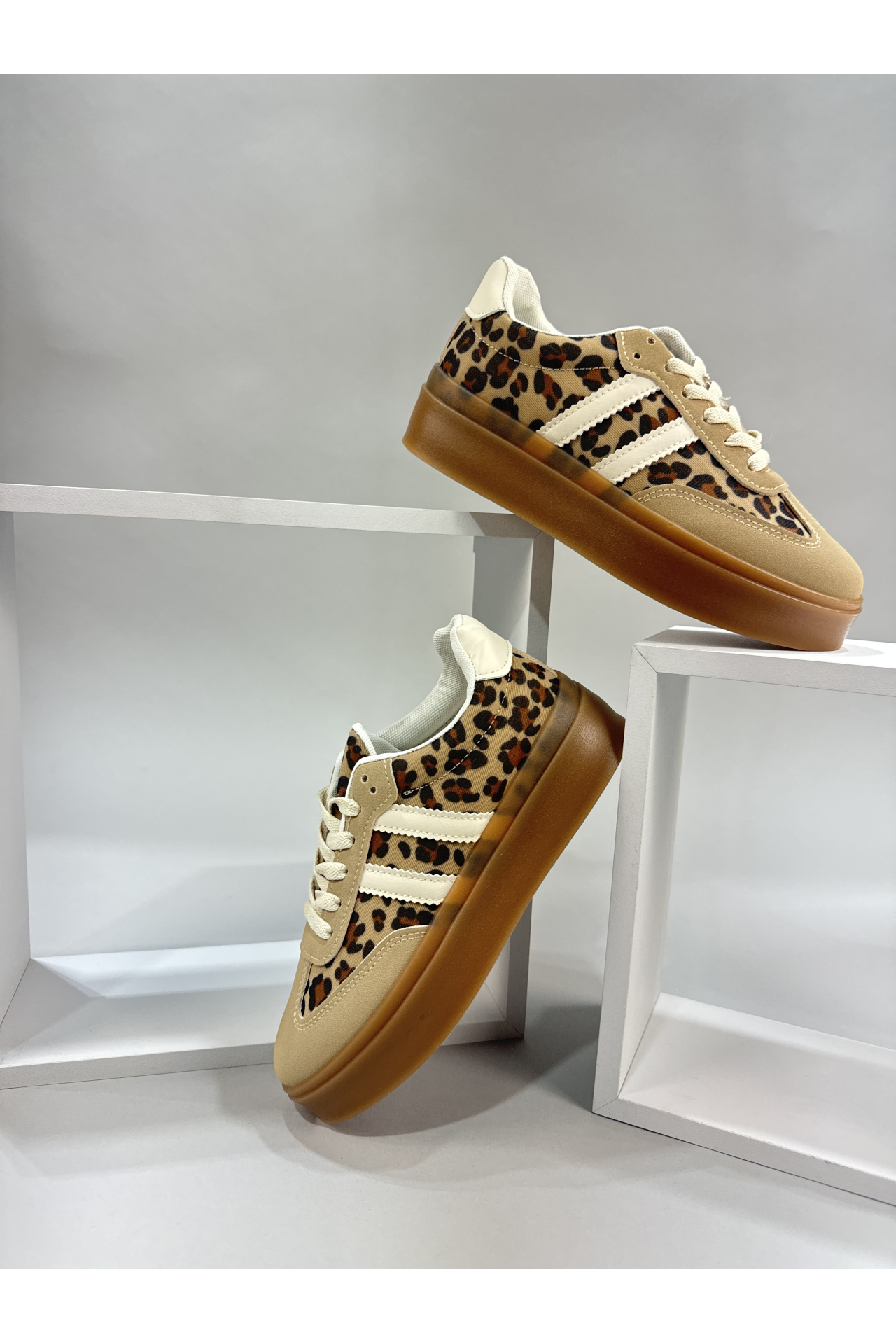 ZAPATILLA DEPORTIVA BAMBA LEOPARDO